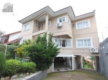 Casa · 700m² · 4 Quartos · 6 Vagas · EXCELENTE CASA COM 4 DORMITÓRIOS, 6 VAGAS DE GARAGEM E VISTA PANORÂMICA.