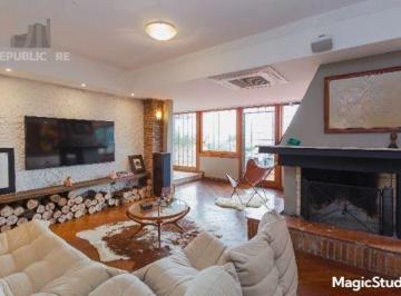 Casa · 375m² · 3 Quartos · 8 Vagas · Casa semi-mobiliada na Vila Assunção com vista deslumbrante para o Guaíba e Vele