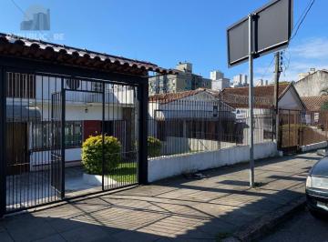 Fachada · Casa de (3)três quartos, sendo uma suíte com duas vagas de garagem.