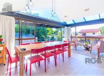 Casa · 380m² · 4 Quartos · 3 Vagas · Casa de 380m², bairro Guarujá
