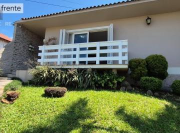 Casa · 203m² · 4 Quartos · 2 Vagas · Excelente casa de 4 dormitórios, 1 suíte e 2 vagas em Novo Hamburgo.