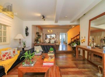 Casa · 300m² · 4 Quartos · 4 Vagas · casa Living para 3 ambientes com lavabo, cozinha com pia e armários planejados