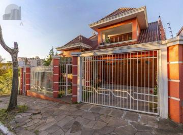 Casa · 297m² · 4 Quartos · 3 Vagas · Casa de 3 quartos, 1 suíte e 3 vagas de garagem em Canoas