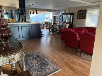 Casa · 430m² · 4 Quartos · 4 Vagas · Vende-se luxuosa casa com 4 suítes e 430m² - Gramado