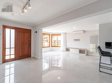Casa · 214m² · 3 Quartos · 3 Vagas · Casa em condomínio com 3 dormitórios, suíte e 3 vagas.