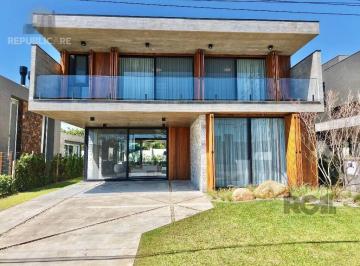 Casa · 420m² · 5 Quartos · 1 Vaga · sobrado de luxo está à venda em um exclusivo condomínio à beira-mar