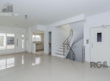 Casa · 251m² · 3 Quartos · 3 Vagas · Excelente casa em condomínio de 251m² com 3 suítes e elevador!