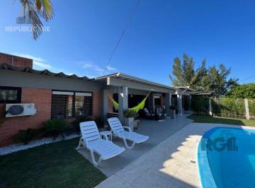 Casa · 240m² · 5 Quartos · 4 Vagas · Casa avulsa em Atlântida,  totalmente reformada, com 5 dormitórios , duas suítes