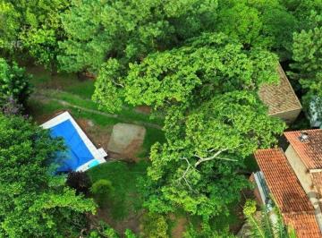 Casa · 350m² · 4 Quartos · 9 Vagas · Casa com piscina e patio grande
