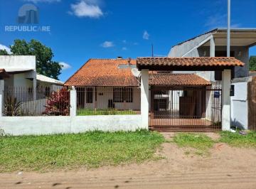 Casa · 150m² · 4 Quartos · 2 Vagas · Casa com Excelente Localização - Próxima à Avenida Edgar Pires de Castro.