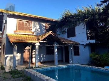 Casa · 365m² · 4 Quartos · 5 Vagas · Casa de 365m² - 4 dormitórios sendo 3 suítes e 5 vagas de garagem no bairro Part