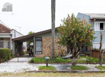 Casa · 200m² · 3 Quartos · 6 Vagas · Casa térrea, 3 quartos, 2 banheiros, com pátio no Bairro Cavalhada