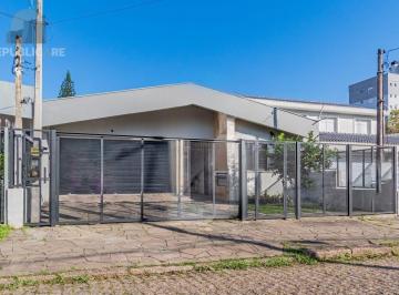 Casa · 255m² · 3 Quartos · 4 Vagas · Casa com 3 quartos, 4 vagas e pátio no Bairro Jardim Lindóia.