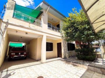 Casa · 230m² · 4 Quartos · 3 Vagas · Excelente casa de 230m² com 4 dormitórios e 3 vagas.