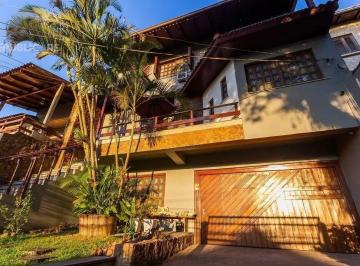 Casa · 360m² · 6 Quartos · 5 Vagas · Casa espaçosa com 6 dormitórios e vista incrível no Cristo Redentor