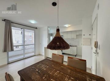 Apartamento · 55m² · 2 Quartos · 1 Vaga · Apartamento de 2 quartos, 1 suíte, elevador e 1 vaga no bairro Humaitá.