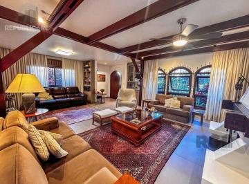 Casa · 309m² · 3 Quartos · 5 Vagas · Casa 3 dormitórios, suíte, lareira, churrasqueira,, pátio, vaga garagem com 309