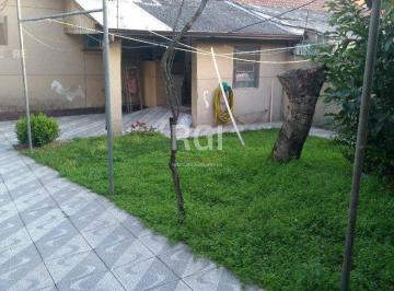 Casa · 130m² · 3 Quartos · 7 Vagas · Casa de 3 dormitórios, vagas e pátio - Passo da Areia