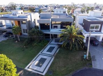 Casa · 409m² · 5 Quartos · 2 Vagas · Casa à venda - em Xangri-Lá