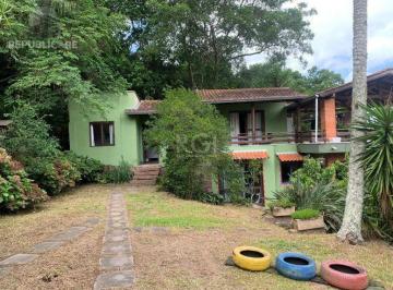 Casa · 200m² · 3 Quartos · 4 Vagas · Terreno de 5.280 m², com 3 casas, no bairro Ponta Grossa, em Porto Alegre.