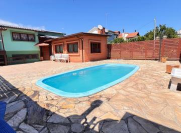 35001403_g.jpg · 
                                Casa | 03 Dormitórios | Santa Lúcia 
                            