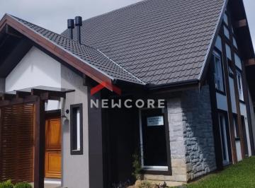 Casa · 163m² · 3 Quartos · 1 Vaga · Sobrado em Rua Alexandre Rama - LAGO NEGRO - Gramado/RS