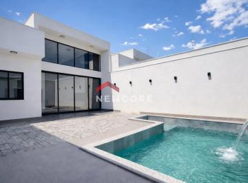 Casa · 183m² · 3 Quartos · 2 Vagas · Casa em Rua Pioneiro Diogo Martins Esteves - Jardim Iguaçu - Maringá/PR