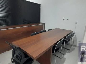 Comercial · 90m² · 1 Vaga · Sala Comercial Térrea no Edifício New York - Centro de Bragança Paulista.