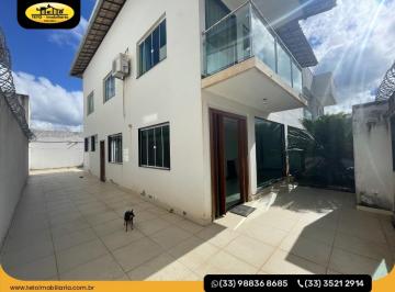 Casa · 198m² · 4 Quartos · 4 Vagas · Casa ampla à venda no Bairro Laranjeiras