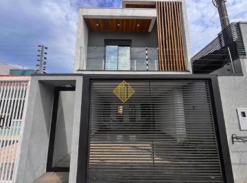 Casa · 142m² · 3 Quartos · 2 Vagas · Sobrado moderno com ambientes integrados e acabamento de alto padrão