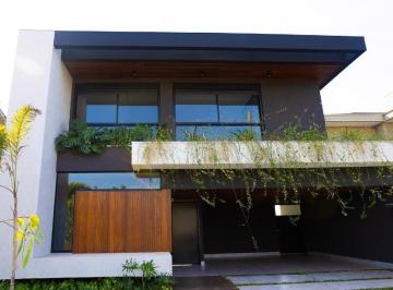 Casa · 300m² · 3 Quartos · 4 Vagas · Sobrado no Condomínio Alphaville III
