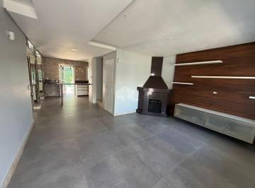 Casa · 170m² · 3 Quartos · 2 Vagas · Casa recém reformada impecável c/ 3 dormitórios e suíte - lareira churrasqueira e piscina - na Vila