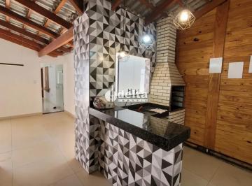Casa · 250m² · 3 Quartos · 2 Vagas · Casa disponível para locação no bairro Jardim Patrícia em Uberlândia MG