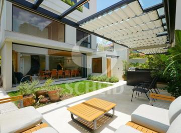 Casa · 500m² · 2 Quartos · 2 Vagas · Casa de Alto Padrão á Venda em frente a Hípica Paulista , com 2 quartos, sendo 2 suítes - 500 m²