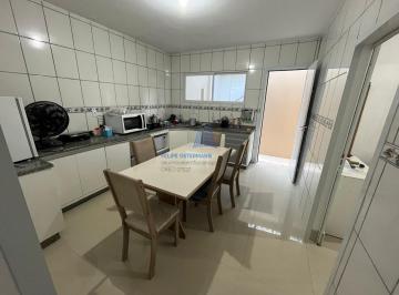 Casa · 230m² · 5 Quartos · 2 Vagas · Casa com 5 kitnetes, em frente ao corpo de bombeiros,Trindade, Florianópolis/SC