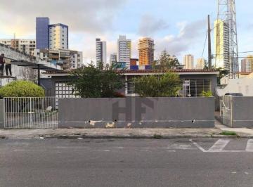 da35da3727c94b2ad160d4a6100923ae57e15241 · Casa de 250m², no terreno de 420m², à venda com 6 quartos (4 suítes), localizado na Torre, Recife -