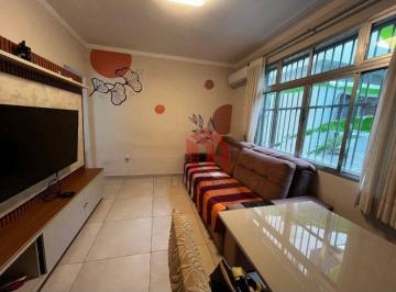 882bb7acb9a7fcdb57a6d3208754e1a2c1bcd81b · Ótimo apartamento em localização privilegiada, poucas quadras para a praia, 1o. andar, 2 dormitórios