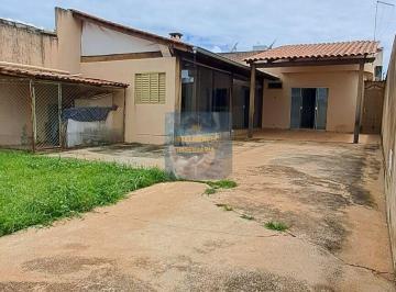 Casa · 340m² · 3 Quartos · 5 Vagas · Casa espaçosa à venda em Taguatinga