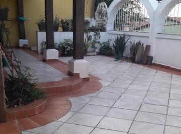 Casa · 180m² · 3 Quartos · 2 Vagas · Residencial - Centro