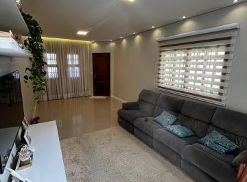 Casa · 175m² · 3 Quartos · 4 Vagas · Residencial - Jardim das Flores