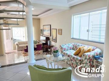 Casa · 217m² · 3 Quartos · 4 Vagas · Residencial - Adalgisa