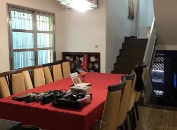 img0 · Sobrado para Venda por R$650.000,00 com 200m², 3 dormitórios, 1 suite e 2 vagas - Jardim alto pedros