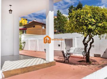 Casa · 250m² · 5 Quartos · 6 Vagas · Casa no Bairro de Fátima, Próxima à Praça da Argentina.