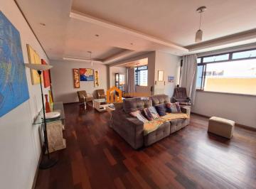 Apartamento · 166m² · 4 Quartos · 2 Vagas · Um clássico que nunca sai de moda: 166m² com piso de madeira e muita personalidade