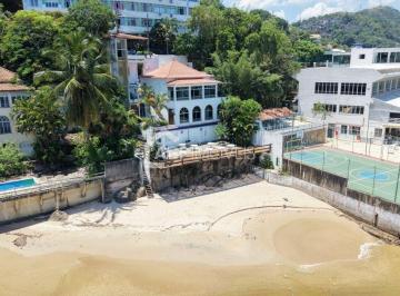 Casa · 250m² · 4 Quartos · 2 Vagas · Maravilhosa casa pé na areia