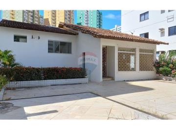 Casa · 421m² · 3 Quartos · 4 Vagas · Casa Espaciosa na Pituba: Conforto e Sofisticação