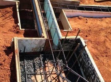 f9ab6e74a5bce7a386620cb1d90e614300659b4f · Sobrado com 3 dormitórios à venda, 173 m² por R$ 350.000 - Residencial Souza Queiroz - Cosmópolis/Sã