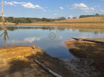 Infraestrutura completa com 02 pivôs centrais instalados (73ha e 27ha), garantindo safra e safrinha o ano todo. · Fazenda 378ha em Paracatu-MG: Lavoura e 100ha Irrigados
