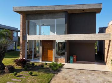 · Casa em Condominio 4 Dormitórios - Bairro Santa Luzia