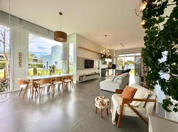 · Casa em Condominio 3 Dormitórios - Bairro Dubai